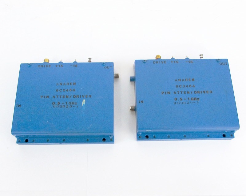 Lot of (2) Anaren 6C0464 Pin Attenuator / Driver SMA Connectors 0.5-1GHz