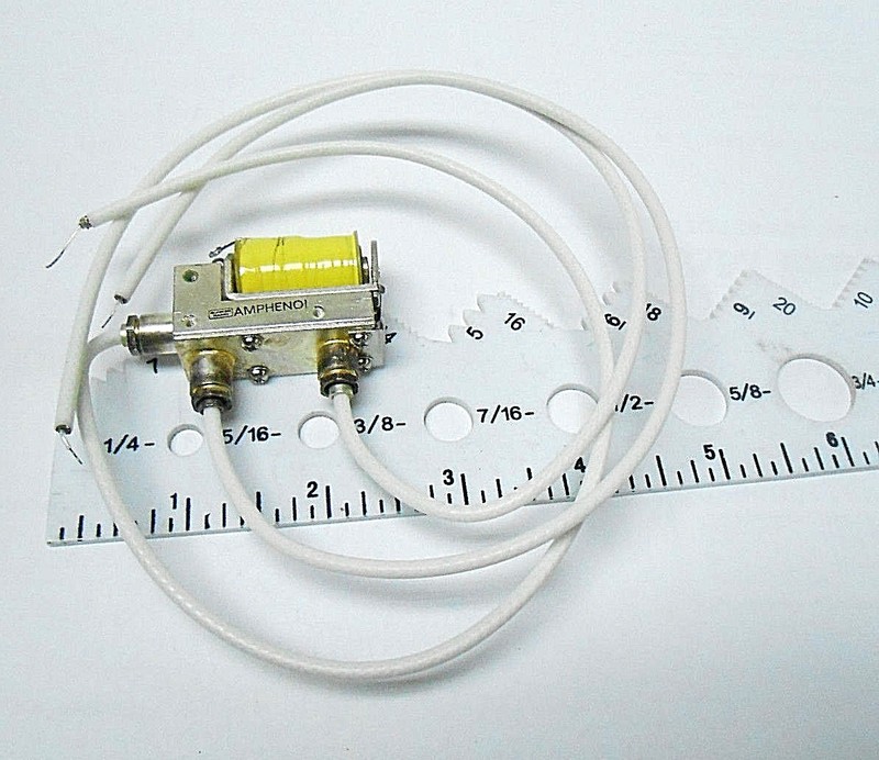 80-38696A01 AMPHENOL RADIO FREQUENCY SWITCH 26 VDC NEW OLD STOCK