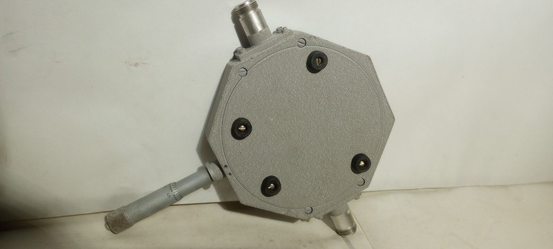 Nice Working PRD S-1110 Variable Attenuator 1.9 - 40 GHz 10 Watt max. gallery