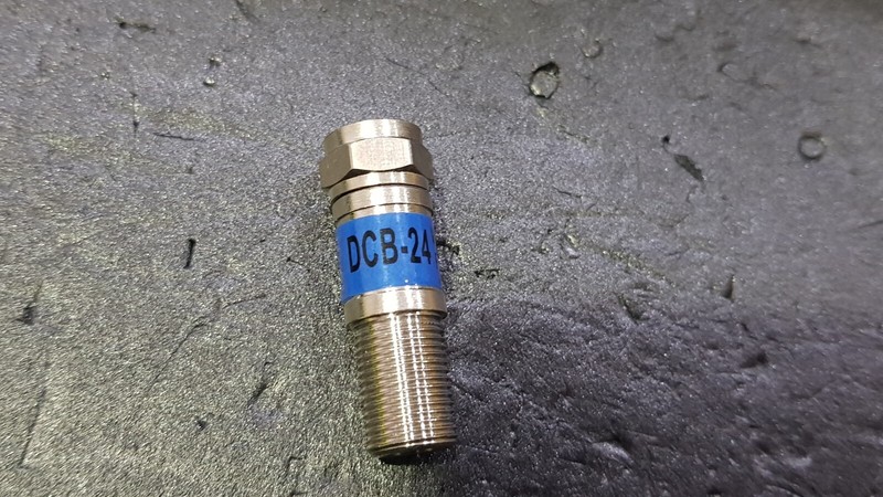DCB-24: Voltage Blocking Coupler, 5-2400MHz (3) gallery