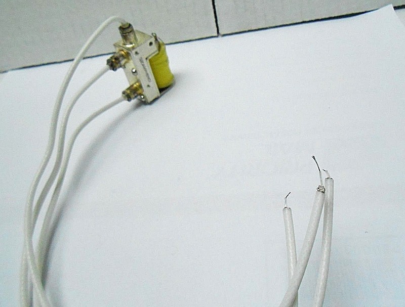 80-38696A01 AMPHENOL RADIO FREQUENCY SWITCH 26 VDC NEW OLD STOCK gallery