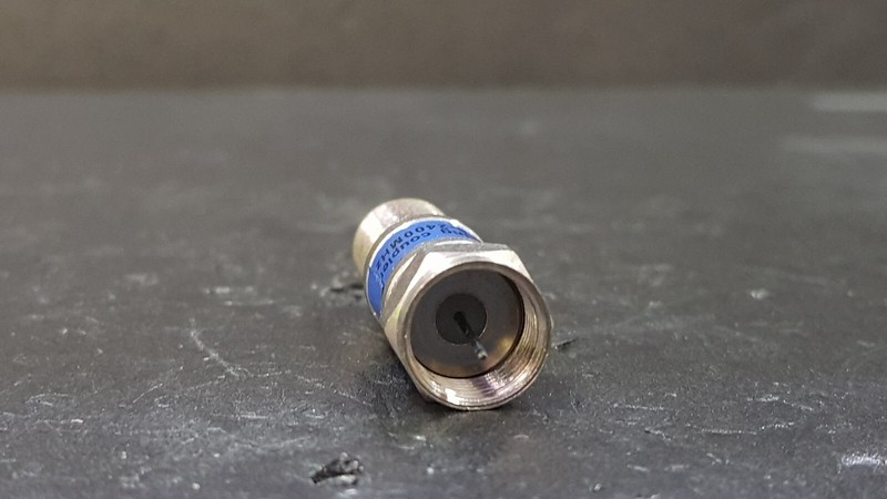 DCB-24: Voltage Blocking Coupler, 5-2400MHz (3) gallery